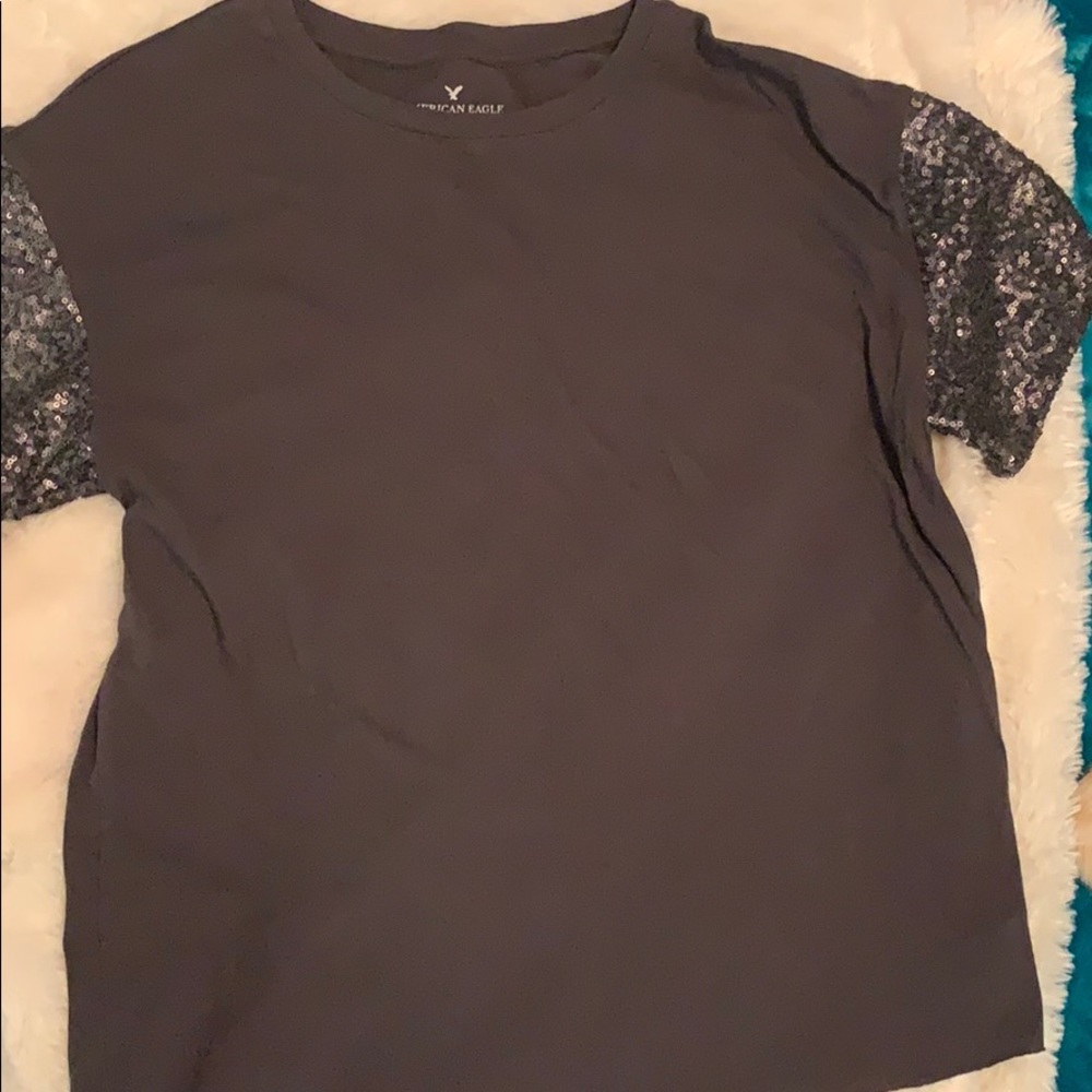 AMERICAN EAGLE || Sequin Sleeve Tee